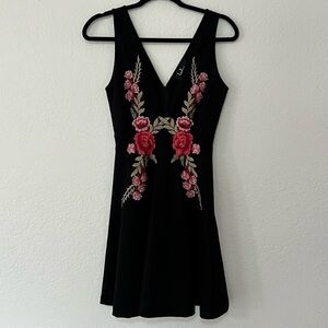 Lulu's Embroidered Romantic Rose Black Skater Low Cut Dress Women’s Size‎ Small